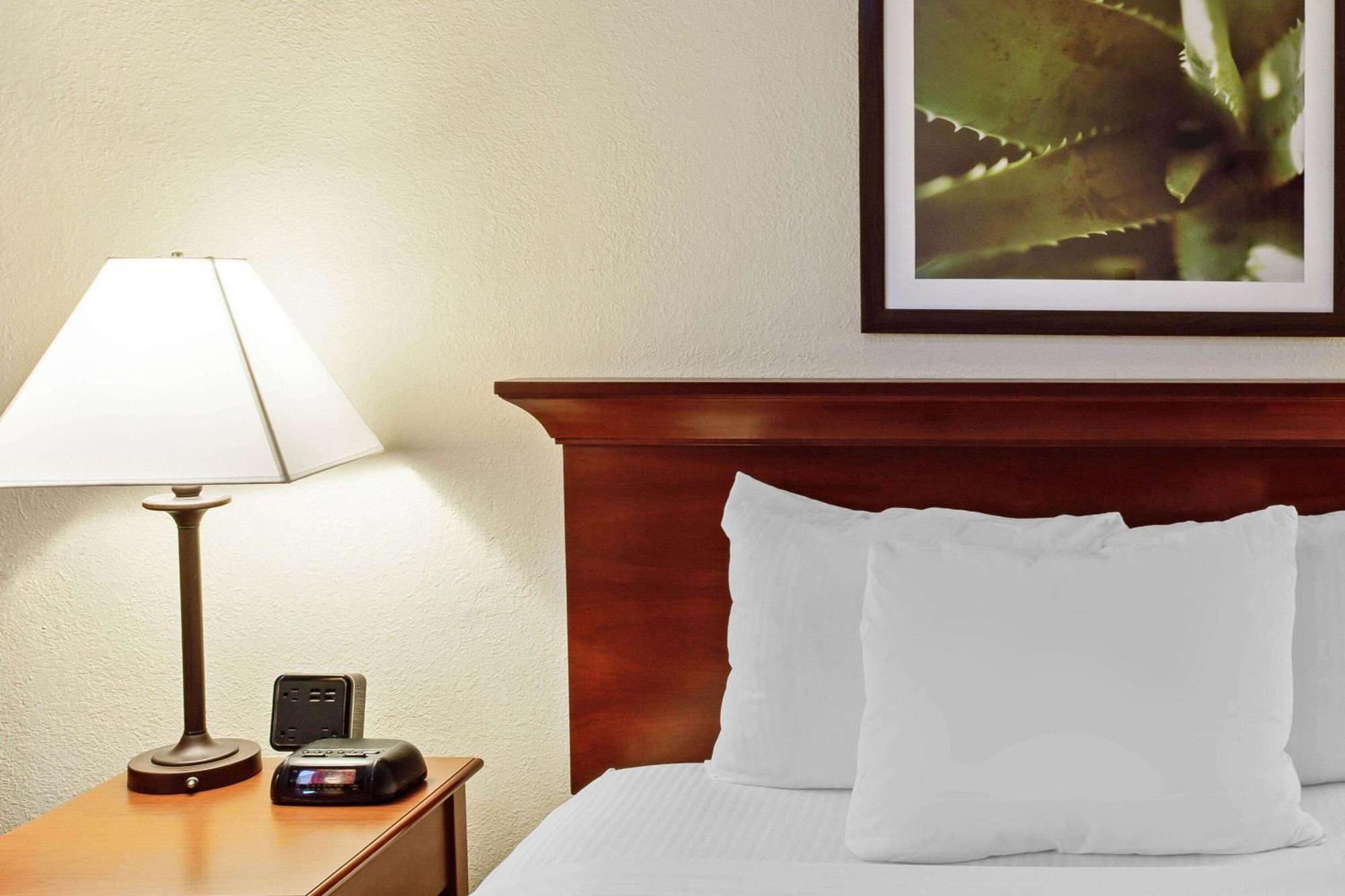 La Quinta By Wyndham Stamford / New York City Exterior foto